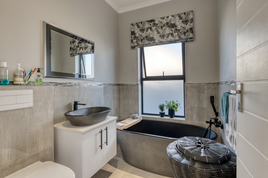 3 Bedroom Property for Sale in Aan de Wijnlanden Western Cape